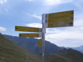 Segnaletica al Col Tsa Sétse 2815 m (26497 bytes)